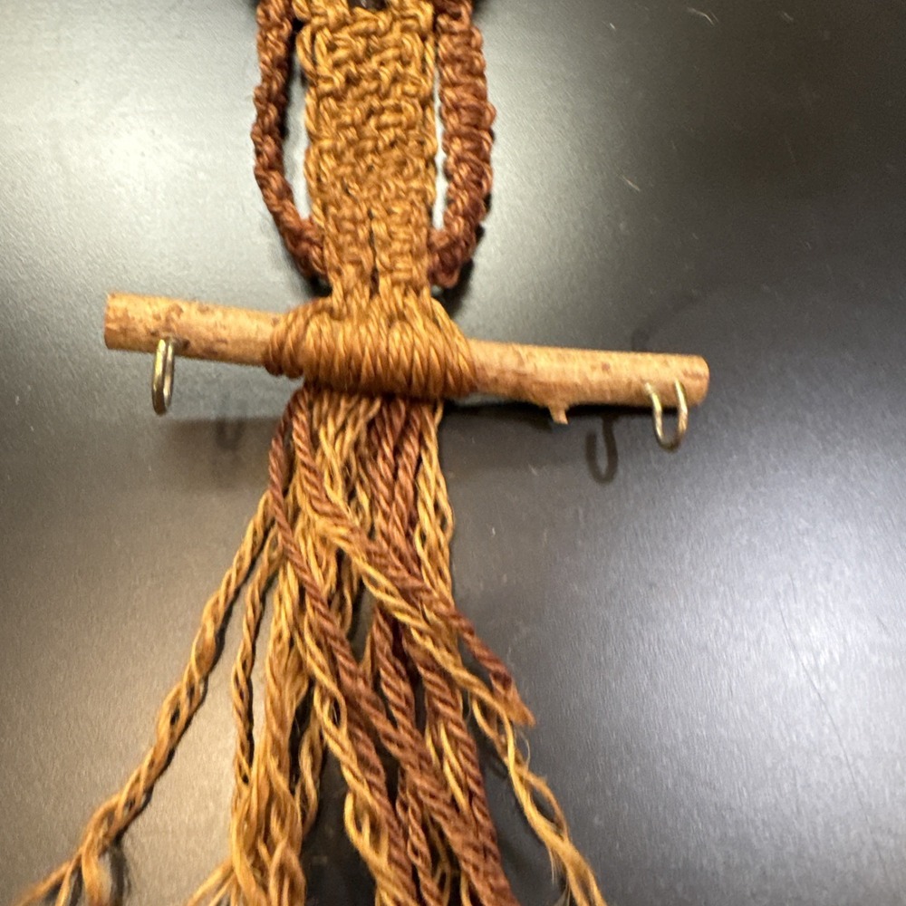 Vintage Owl Key Holder 1970's Boho Macrame Wall Hanging Decor Driftwood 21" - Picture 2 of 9